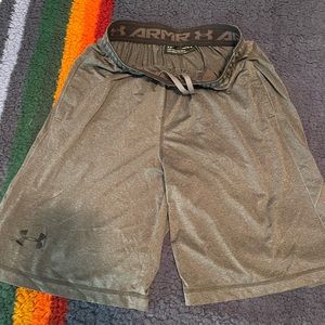 Under Armour Men’s Athletic Shorts Size: M